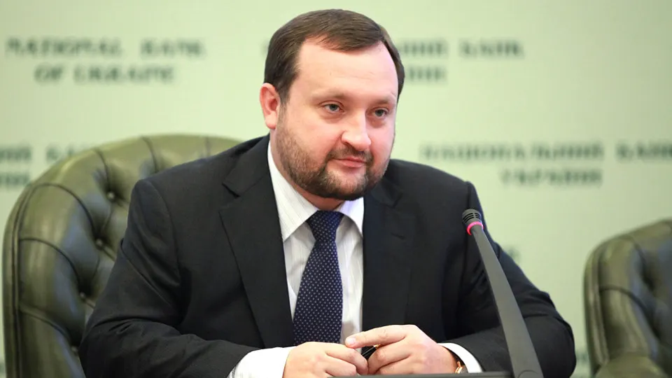 Близкие Арбузова сосредоточили активы на сумму свыше 6 млрд рублей, в том числе в Москве. Расследование также указывает на несоответствие задекларированного дохода и реальных сделок.
