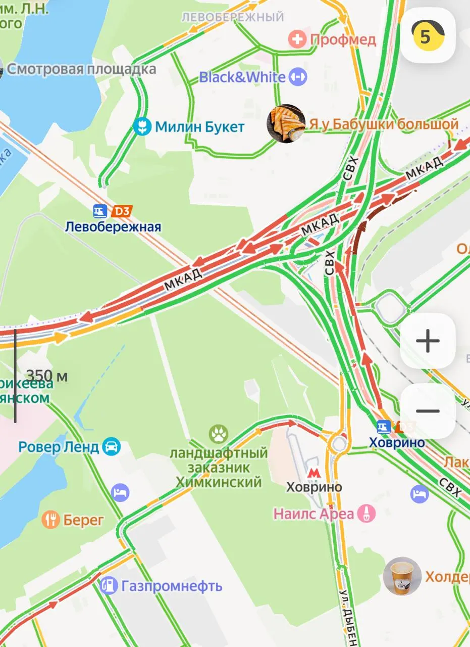 Пожар на МКАД вызывает пробку длинной около 3,5 км; движение затруднено на трёх из пяти полос.