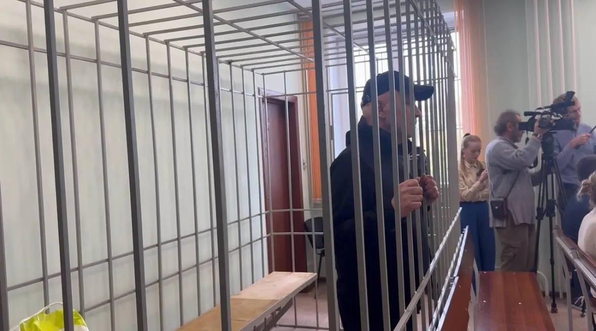 Суд арестовал имущество бывшего руководителя центра ФМБА из Красноярска на сумму более 300 млн рублей, включая квартиры в Москве, Сочи и Красноярске, гаражный бокс и автомобили.