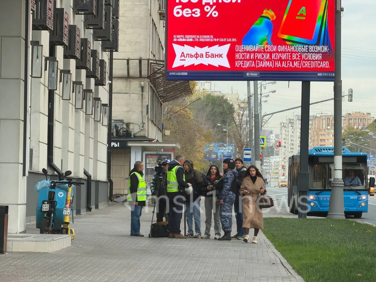 Студентов эвакуировали из четвертого корпуса Института цифрового образования на Нижегородской, прямо напротив жилого дома, где ранее произошло нападение.