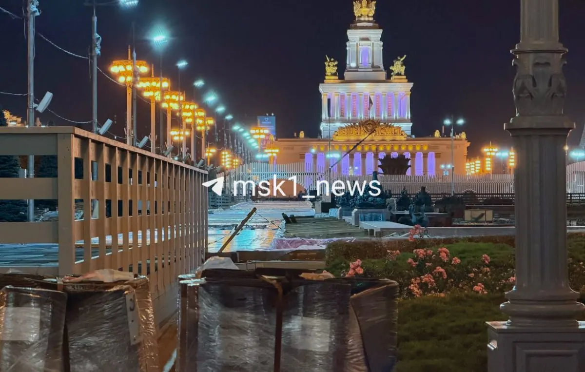 На ВДНХ начинается процесс намораживания льда; к 19 ноября планируют завершить работы. В начале ноября прогнозируются ночные морозы до −6°C, снег может выпасть к 10 ноября.