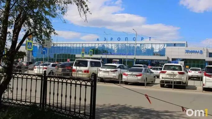 Рейс из Омска в Москву задержан почти на шесть часов; пассажирам пришлось ждать обновления расписания.