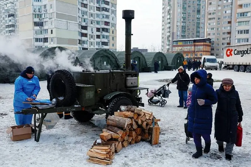 Независимая комиссия ООН пришла к выводу, что российские удары по энергетике Украины были системной политикой, лишавшей граждан тепла, света и воды, и подпадают под военные преступления.