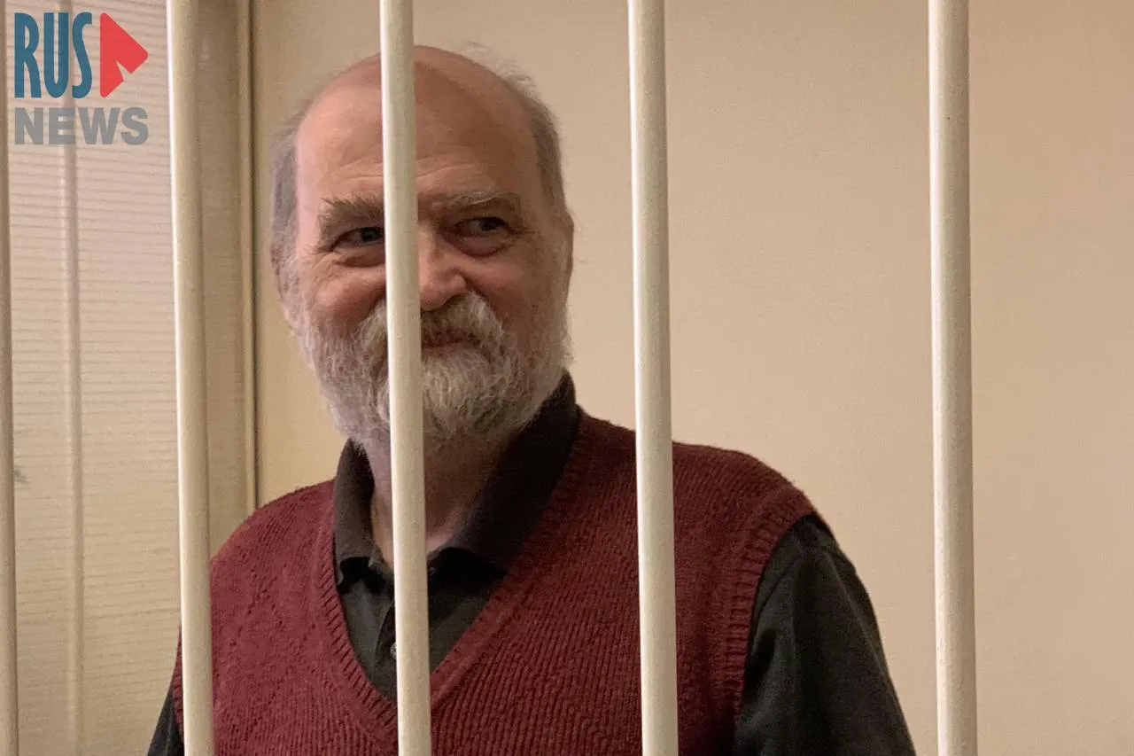 Александр Скобов снова помещён в ШИЗО и будет там до 30 октября; адвокат не допускался в колонию из-за проверки из Москвы; Скобов осуждён на 16 лет за оправдание терроризма и участие в деятельности террористического сообщества; Росфинмониторинг включил его в перечень террористов и экстремистов, он признан иноагентом.