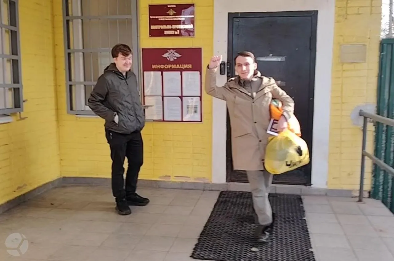 Активист КПРФ вышел на свободу после 14 суток ареста за участие в несанкционированной акции; соратники называют арест политически мотивированным и незаконным.