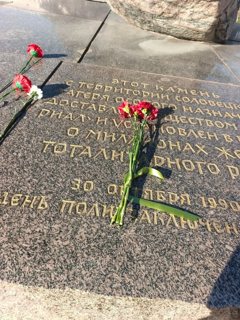 Задержанная находится в ОВД Китай-город; ей грозит протокол за неповиновение полиции.