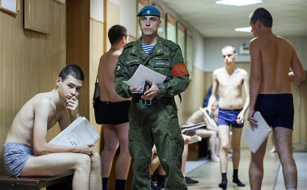 Правозащитники фиксируют случаи отказов в оформлении доверенностей призывникам: столичные и региональные нотариусы требуют дополнительные документы и ограничивают полномочия при призыве.