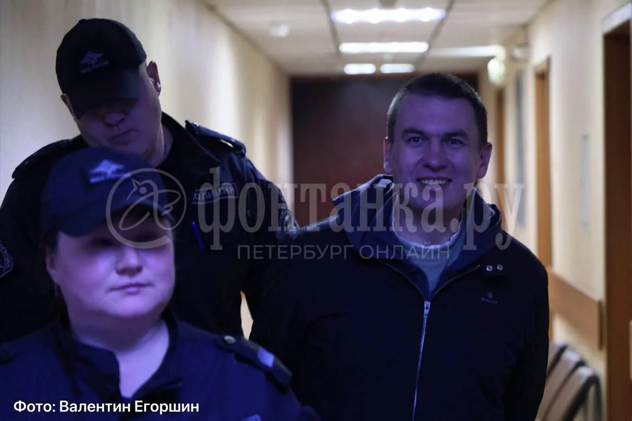 Подсудимый по делу о военных фейках прибыл в суд после этапирования из Москвы. Он отметил хорошие условия содержания и сообщил о предстоящей психолого-психиатрической экспертизе, после чего его снова отправили в Москву.