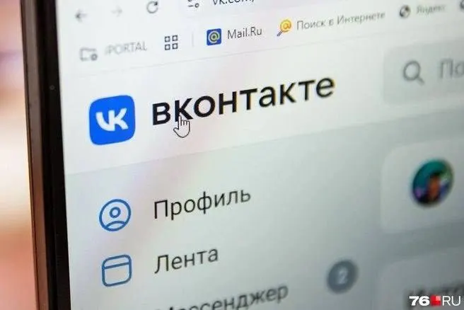 Пользователи по регионам сообщают о сбоях в загрузке, отправке сообщений и ленте новостей в VK; причина — инцидент в дата-центре под Ленинградской областью, влияние ощутимо в нескольких регионах.