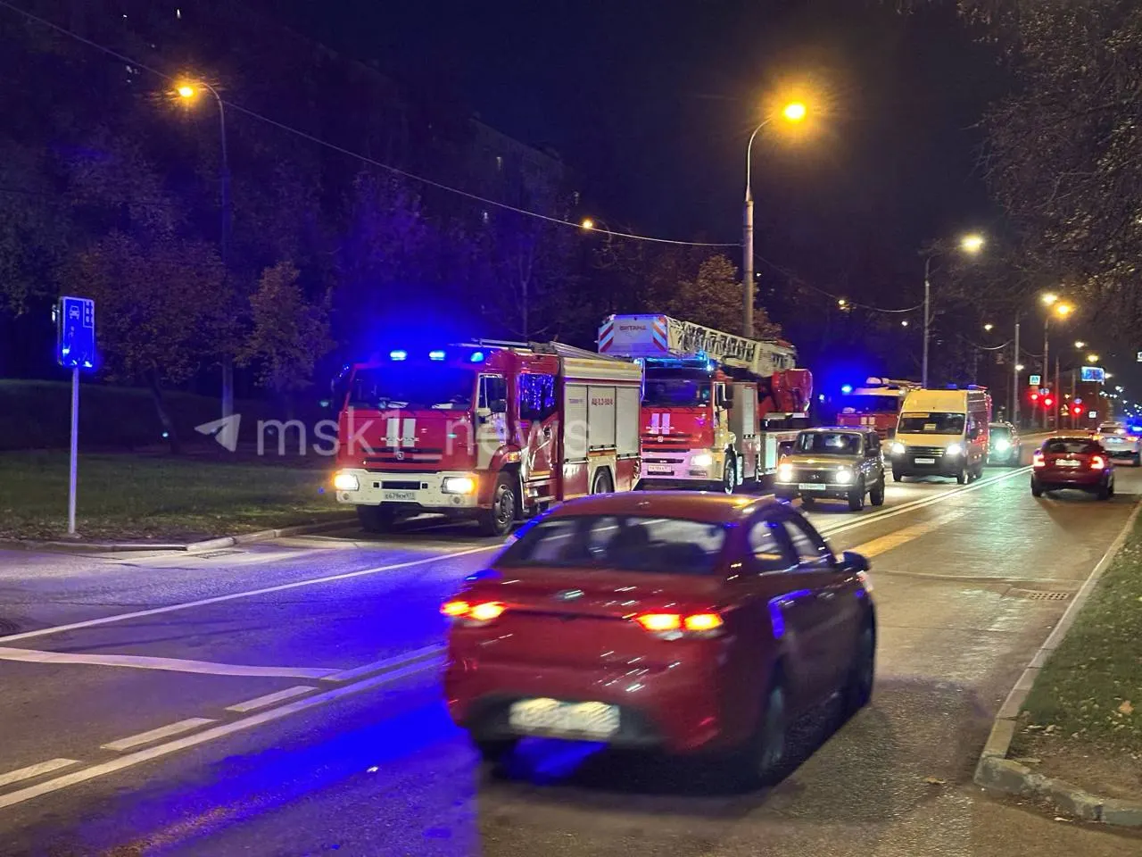 Пожар на Уральской улице в Гольянове, Москва: погиб один человек, 40 жителей эвакуированы, 6 спасены.