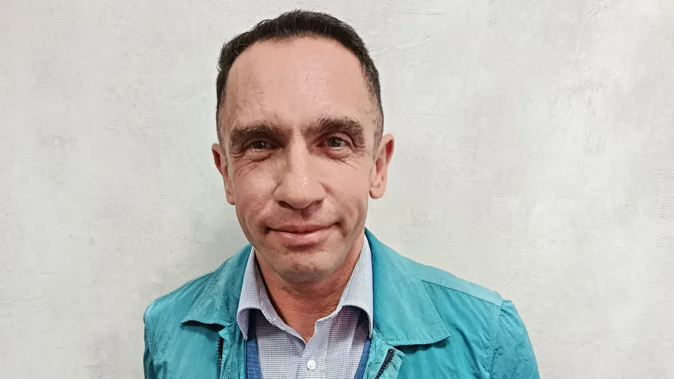 Политолога Александра Кынева задержали в Москве по делу о попытке незаконного сбыта наркотиков; ему избрали арест. По данным защиты, задержание сопровождалось травмами, которые требуют проверки.