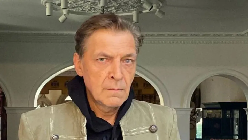 Журналист Невзоров включён в перечень террористов и экстремистов; последовали уголовные дела, заочные аресты и конфискации имущества; позже упомянуто гражданство Украины.
