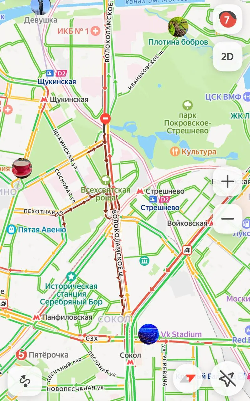 Заторы в центре столицы и на внутреннем кольцевом шоссе: пробки от Тушинской до Сокола и на участке МКАД от Белой Дачи до Каширского шоссе.