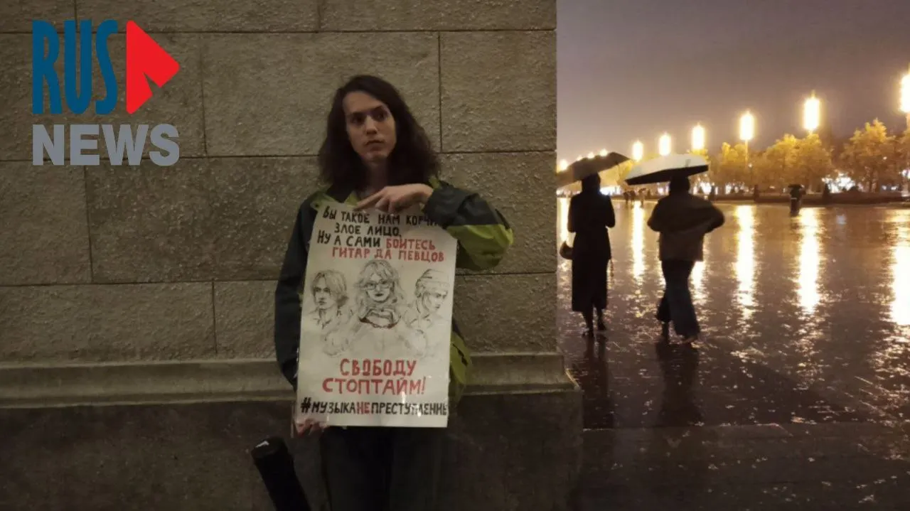 Силовики задержали активиста возле Соловецкого камня; задержание произошло примерно 20 минут назад.