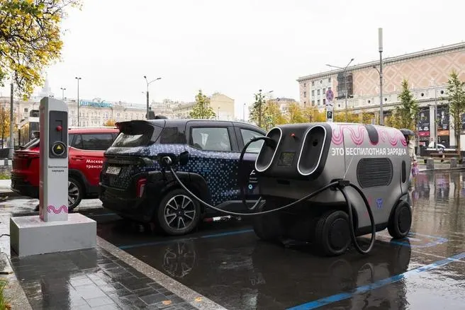 В столице запущены испытания мобильной роботизированной зарядной станции для электрокаров; планируется бронирование через приложение.