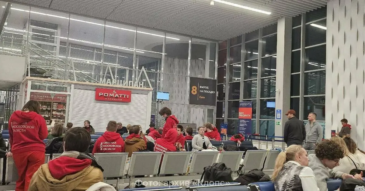 В пятницу 23 октября отменены или перенесены на утро все вечерние рейсы в Калининград из Москвы и Санкт-Петербурга. Последний рейс из Санкт-Петербурга приземлился с задержкой, вылет с чемпионом мира по борьбе Арсеном Балаяном перенесли на 8:15 субботы.