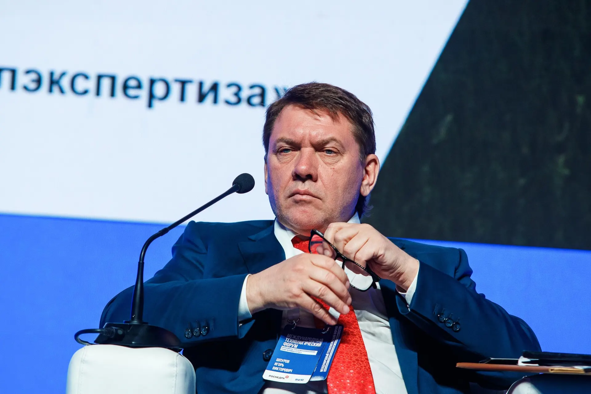 По данным правоохранительных органов, задержание прошло в Москве в рамках уголовного расследования по подозрению в получении крупной взятки. Руководитель ГКЗ возглавлял организацию с 2013 года; ведомство занимается экспертизой запасов и недрами.
