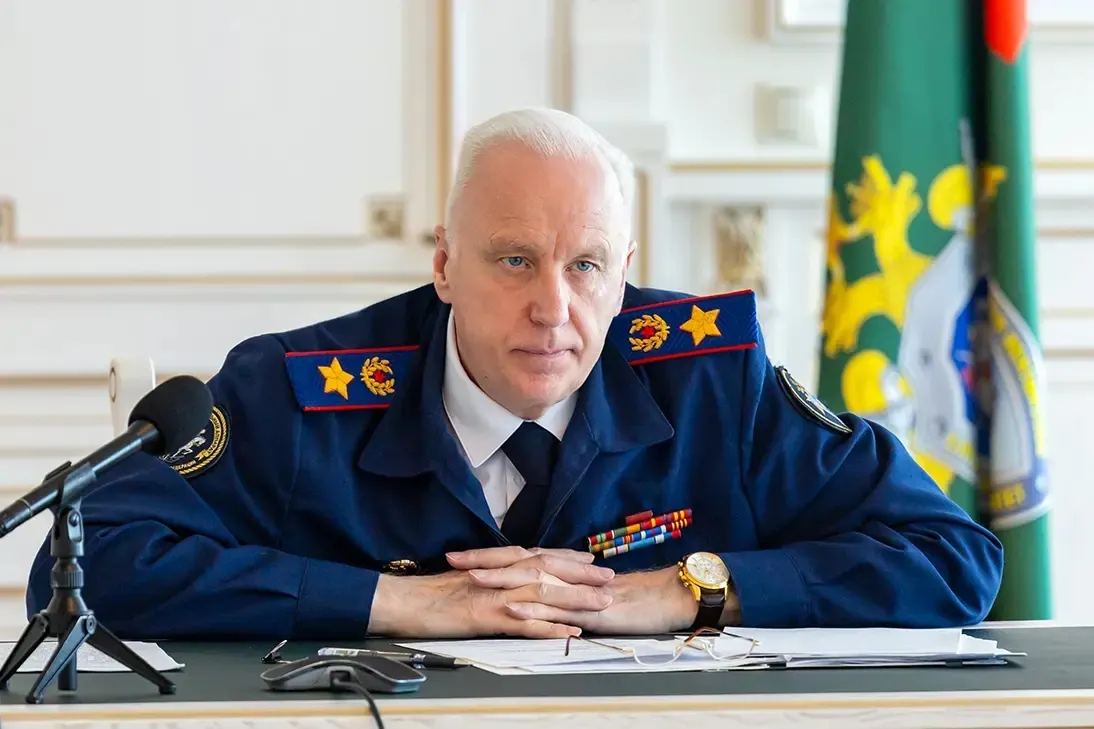 Новый порядок затрагивает кандидатов на должности старших помощников и помощников руководителей следственных органов по общественно‑политической работе и предусматривает согласование с центральным аппаратом. Запущена программа повышения квалификации региональных помощников, а также продлен срок службы Александра Бастрыкина.