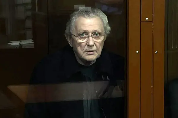 После ареста в Москве предприниматель вернул себе доли в нескольких компаниях и передал активы своему партнёру; в конце августа обвинения были сняты.