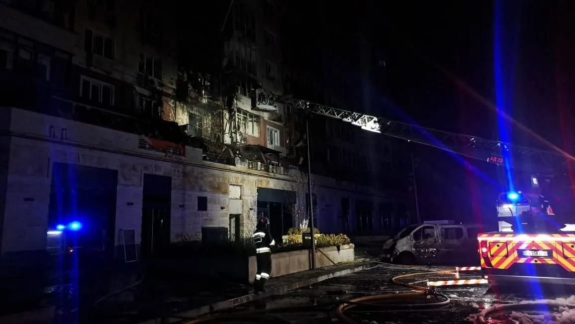 Обзор недавних происшествий: пострадали люди при атаках, произошли пожары и обсуждаются вопросы технологий и санкций.