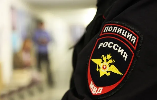19‑летняя москвичка была задержана после проверки значка и оказанного давления со стороны сотрудников полиции и силовых служб.
